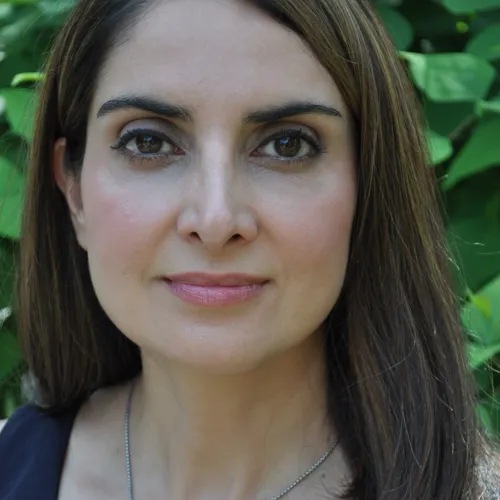 Farya headshot